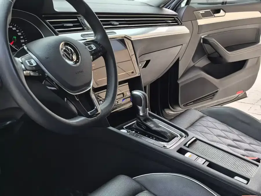Volkswagen Magotan GTE plug-in hybrid Magotan GTE plug-in hybrid 2022 GTE Premium Edition 2022 — миниатюра 2