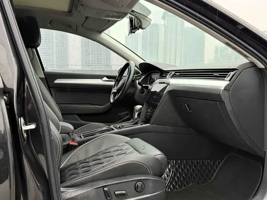 Volkswagen Magotan GTE plug-in hybrid Magotan GTE plug-in hybrid 2022 GTE luxury model 2022 — миниатюра 5