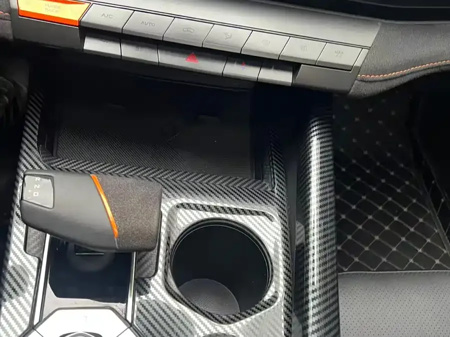 Changan UNI-V Changan UNI-V 2023 1.5T Sports Edition 2022 — миниатюра 3