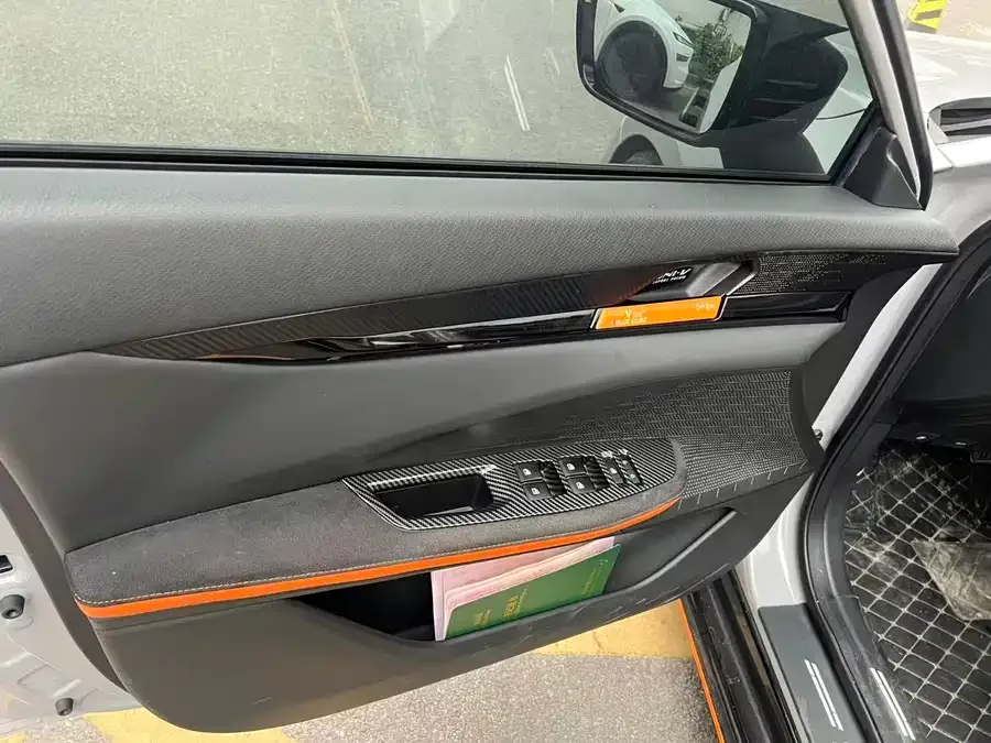 Changan UNI-V Changan UNI-V 2023 1.5T Sports Edition 2022 — миниатюра 4