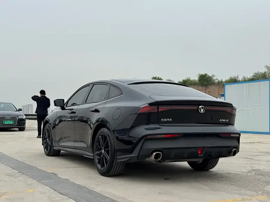 Changan UNI-V Changan UNI-V 2022 1.5T Premium Edition 2023 — миниатюра 3