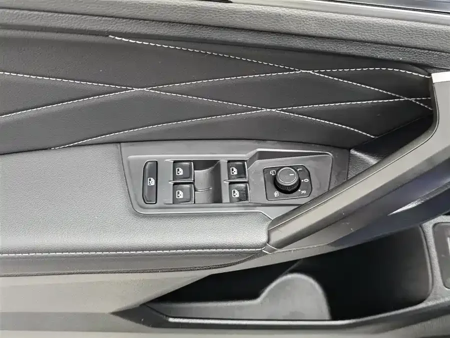 Volkswagen Tiguan L New Energy Tiguan L New Energy 2023 430PHEV Plug-in Hybrid Premium Edition 2024 — миниатюра 3