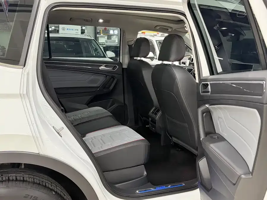 Volkswagen Tiguan L New Energy Tiguan L New Energy 2023 430PHEV Plug-in Hybrid Flagship Edition 2023 — миниатюра 4