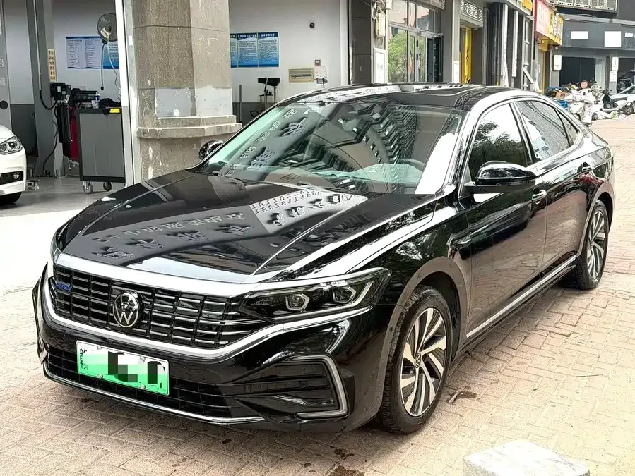 Volkswagen Passat New Energy Passat New Energy 2022 430PHEV Hybrid Luxury Edition 2023 — фото 1, купить с доставкой в Москву