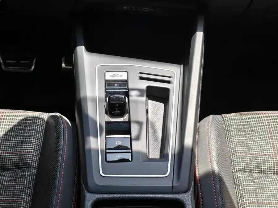 Volkswagen GOLF GTI Golf GTI 2021 facelift 380TSI DSG GTI 2023 — миниатюра 3