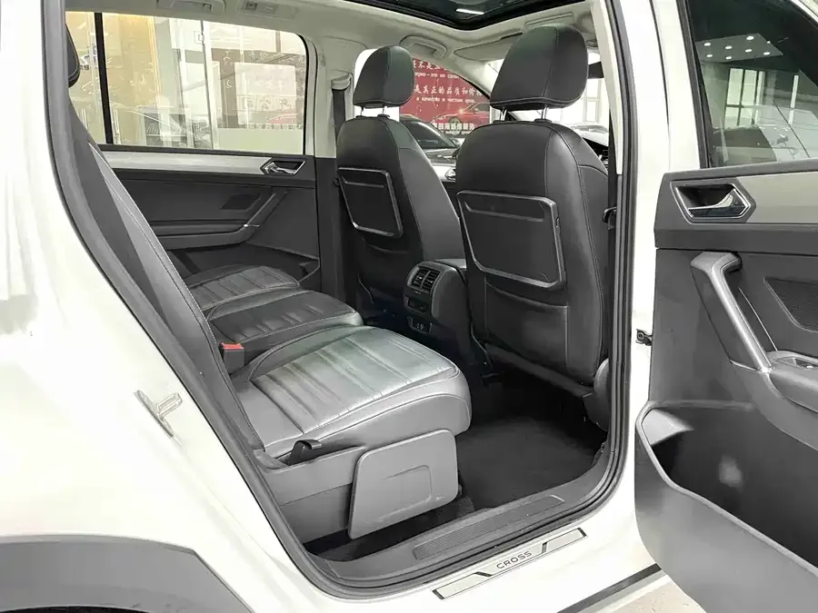Volkswagen Touran 2021 Touran Touran L 280TSI DSG 7-seater 2022 — миниатюра 5
