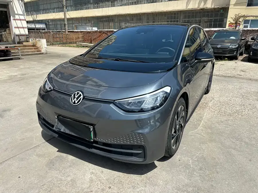 Volkswagen ID.3 Volkswagen ID.3 2023 Upgraded Pure Smart Edition 2023 — фото 1, купить с доставкой в Москву