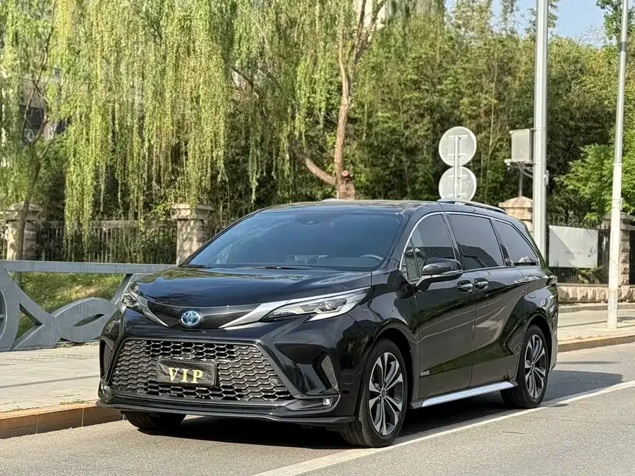 Toyota Granvia 2023