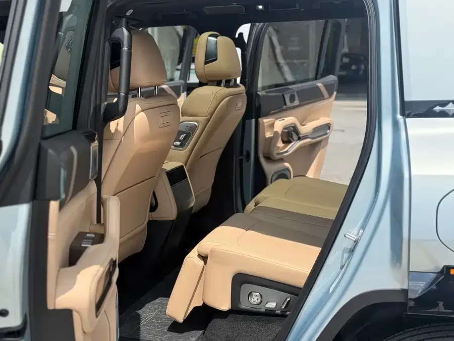 BYD Leopard Leopard 8 Leopard 8 2025 Smart & Brave Flagship Edition 5-seater 2026 — миниатюра 2