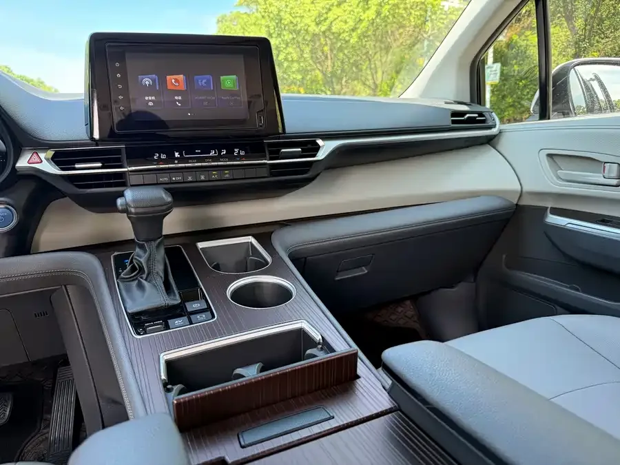 Toyota Granvia Grevia 2023 2.5L Hybrid Luxury Edition 2023 — миниатюра 4