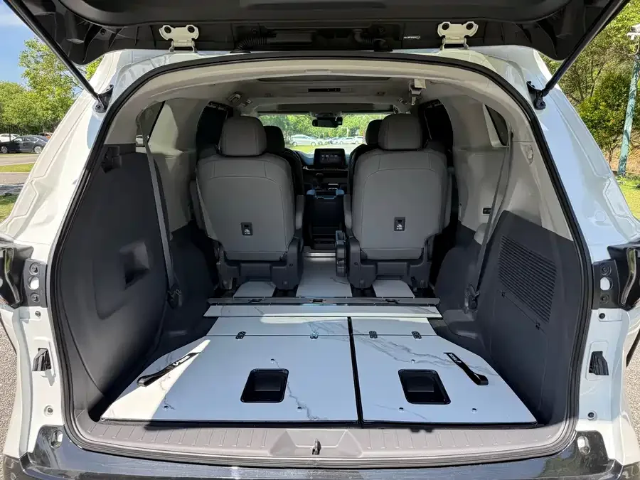 Toyota Granvia Grevia 2023 2.5L Hybrid Luxury Edition 2023 — миниатюра 5