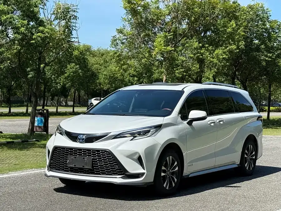 Toyota Granvia 2023