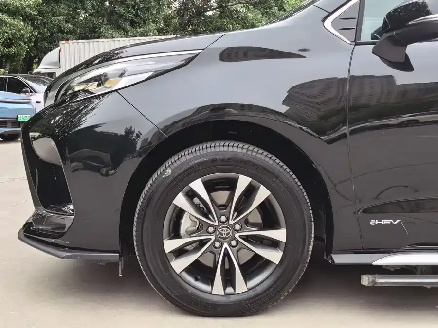 Toyota Granvia Grevia 2024 2.5L Hybrid Luxury Edition 2025 — миниатюра 2