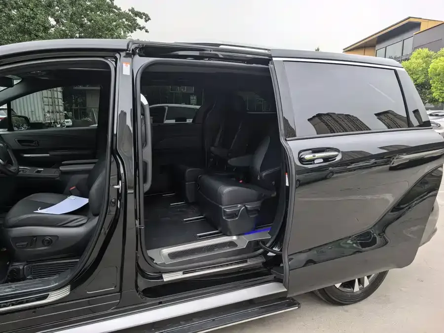 Toyota Granvia Grevia 2024 2.5L Hybrid Luxury Edition 2025 — миниатюра 4