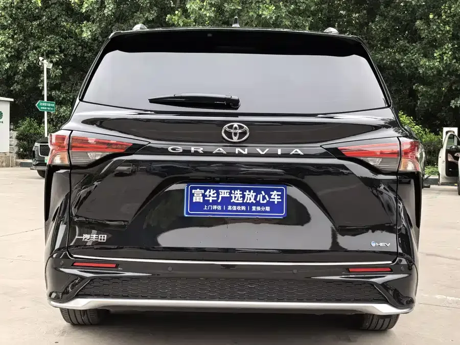 Toyota Granvia Grevia 2024 2.5L Hybrid Luxury Edition 2025 — миниатюра 5