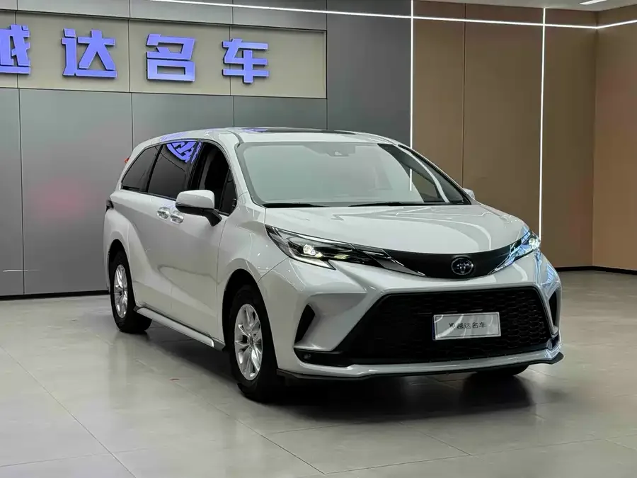 Toyota Granvia Grevia 2023 2.5L Hybrid Comfort Edition 2023 — миниатюра 2