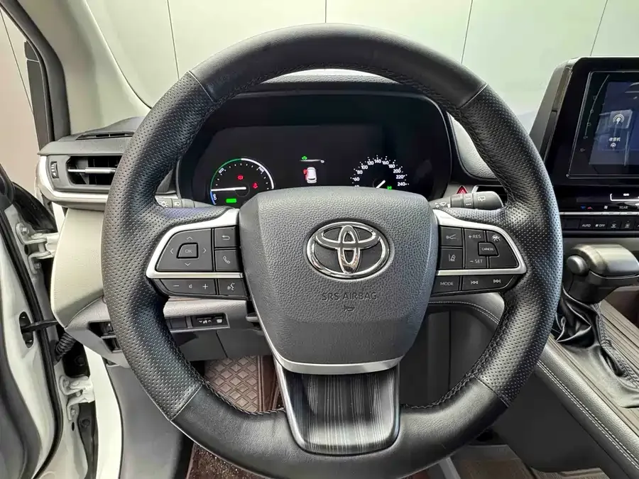 Toyota Granvia Grevia 2023 2.5L Hybrid Comfort Edition 2023 — миниатюра 3