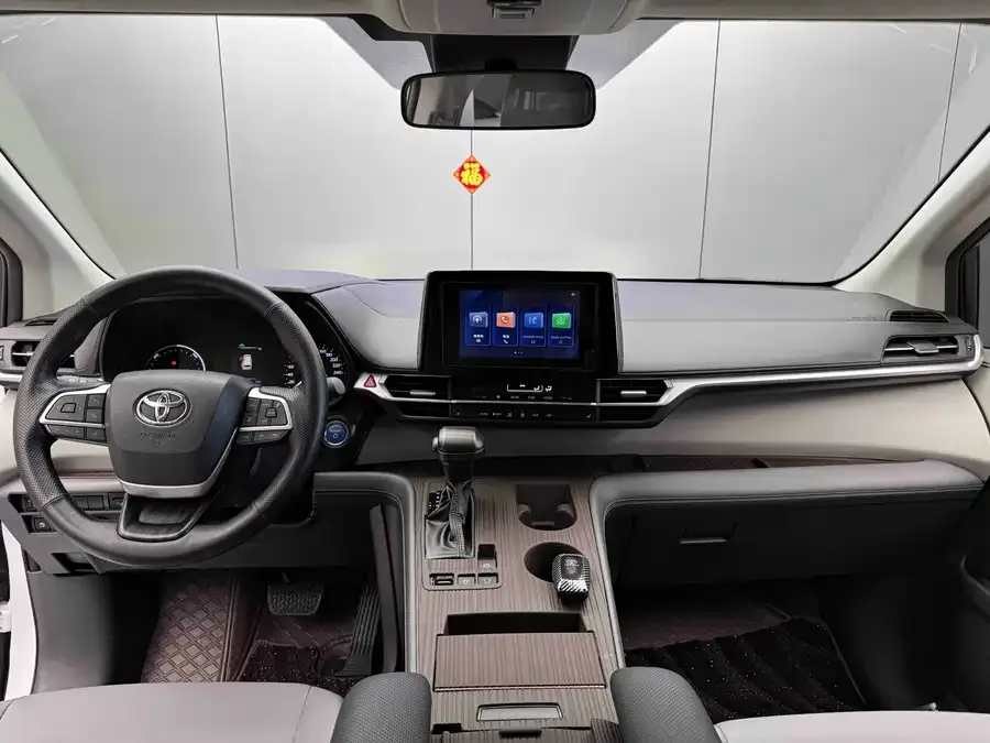Toyota Granvia Grevia 2023 2.5L Hybrid Comfort Edition 2023 — миниатюра 4