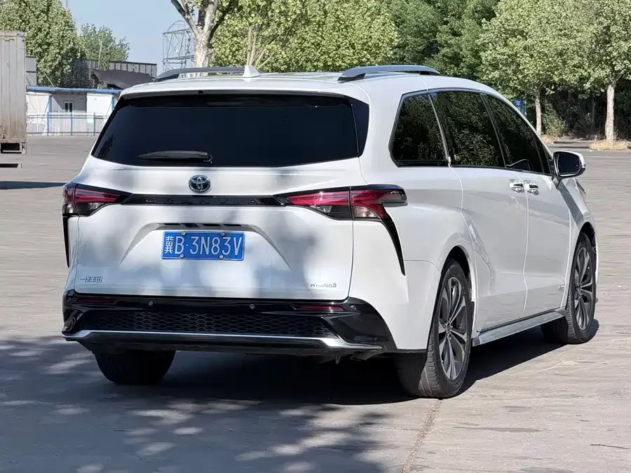 Toyota Granvia Grevia 2023 2.5L Hybrid VIP Edition 2023 — миниатюра 4