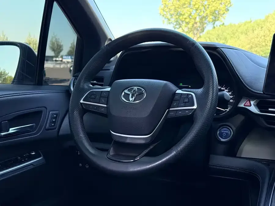Toyota Granvia Grevia 2023 2.5L Hybrid VIP Edition 2023 — миниатюра 5