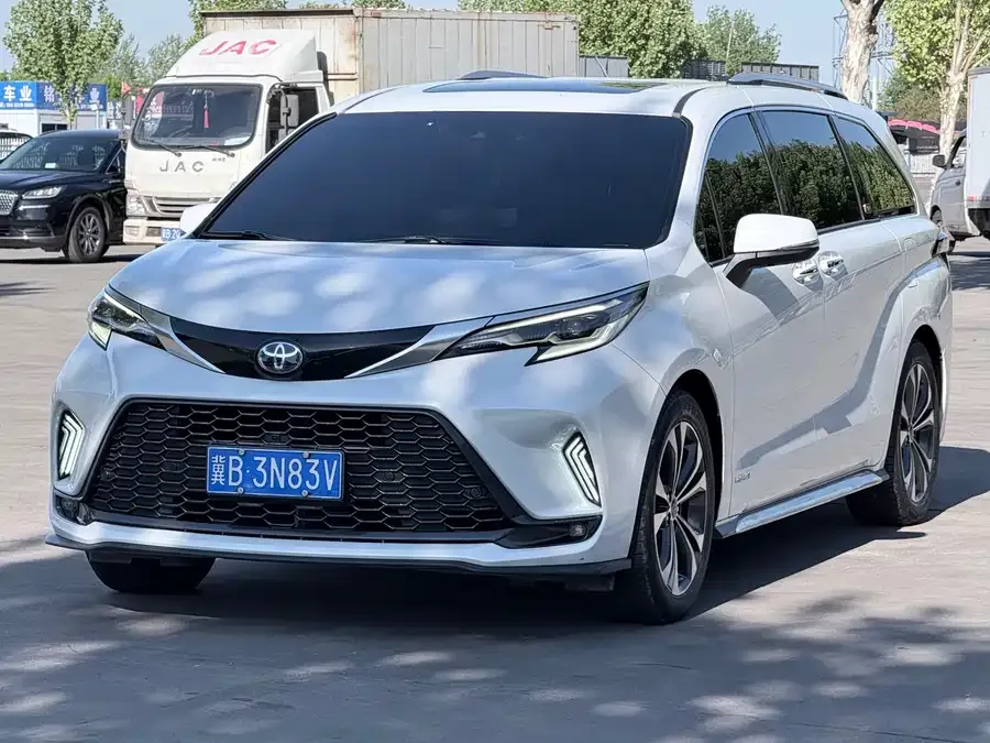 Toyota Granvia 2023
