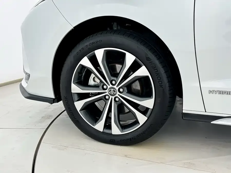 Toyota Granvia Grevia 2023 2.5L Hybrid Comfort Edition 2024 — миниатюра 2