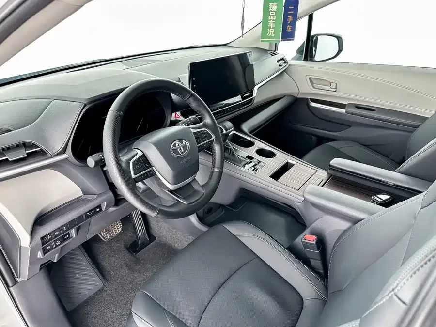 Toyota Granvia Grevia 2023 2.5L Hybrid Comfort Edition 2024 — миниатюра 4