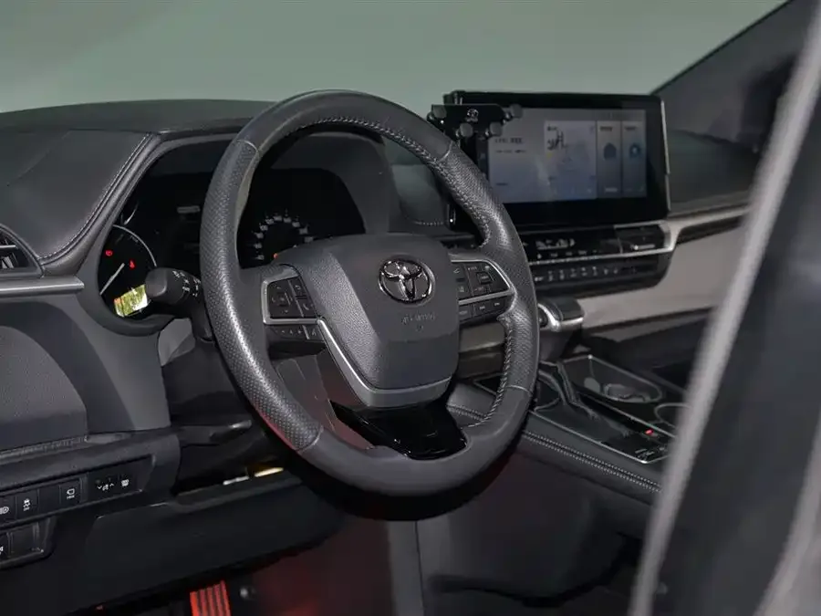 Toyota Granvia Grevia 2023 2.5L Hybrid VIP Edition 2023 — миниатюра 2