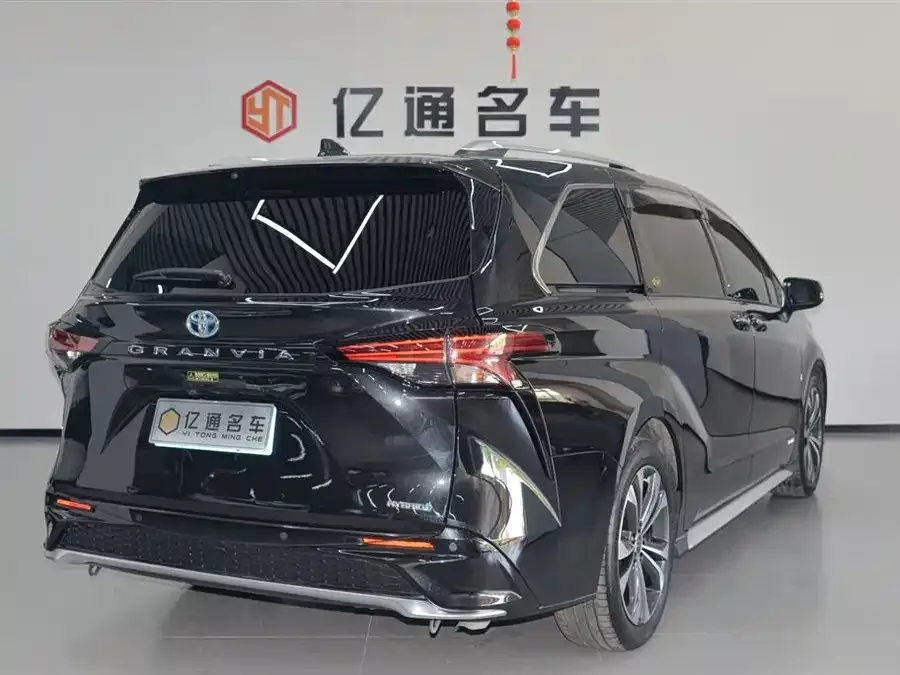 Toyota Granvia Grevia 2023 2.5L Hybrid VIP Edition 2023 — миниатюра 5