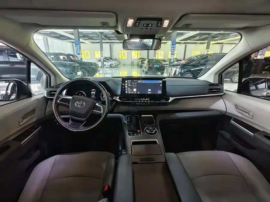Toyota Granvia Grevia 2024 2.5L Hybrid Luxury Edition 2024 — миниатюра 4