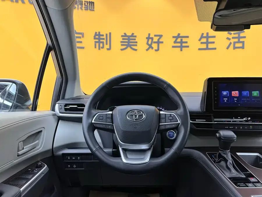 Toyota Granvia Grevia 2023 2.5L Hybrid Comfort Edition 2024 — миниатюра 4