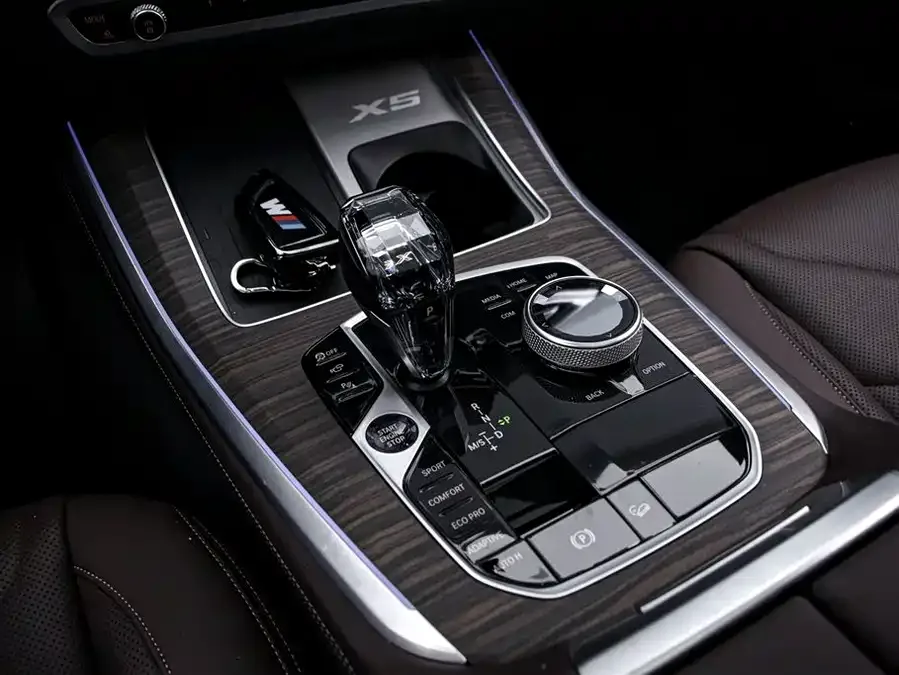 BMW X5 2022 facelift xDrive 40Li M Sport package 2023 — миниатюра 3