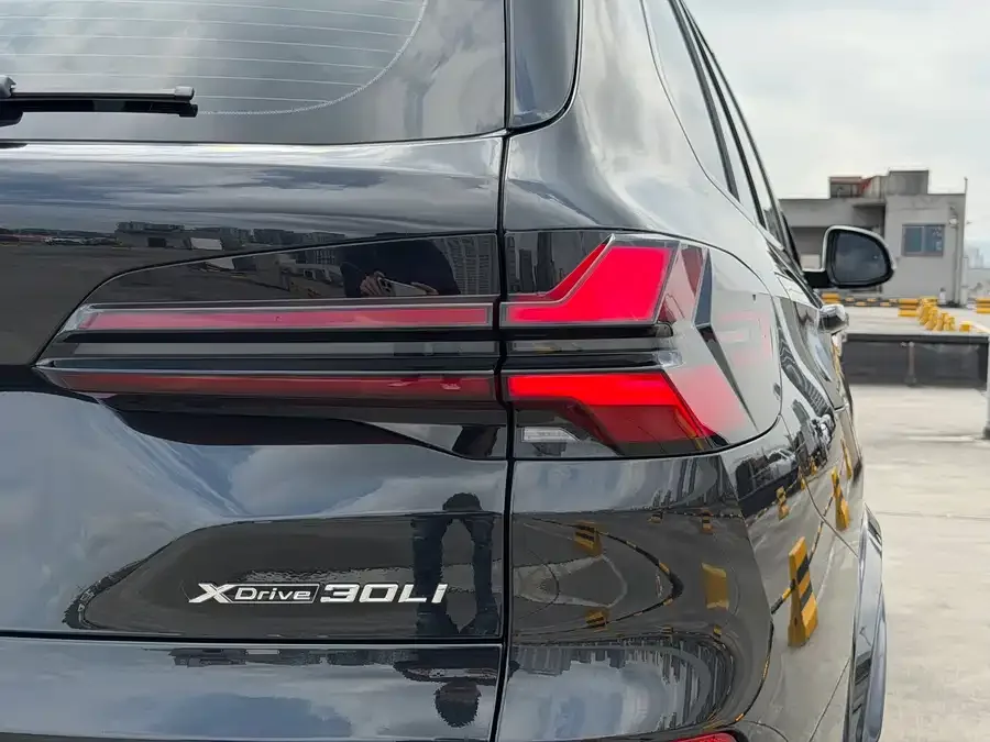 BMW X5 2026 xDrive 30Li Exclusive M Sport Night Edition 2026 — миниатюра 3
