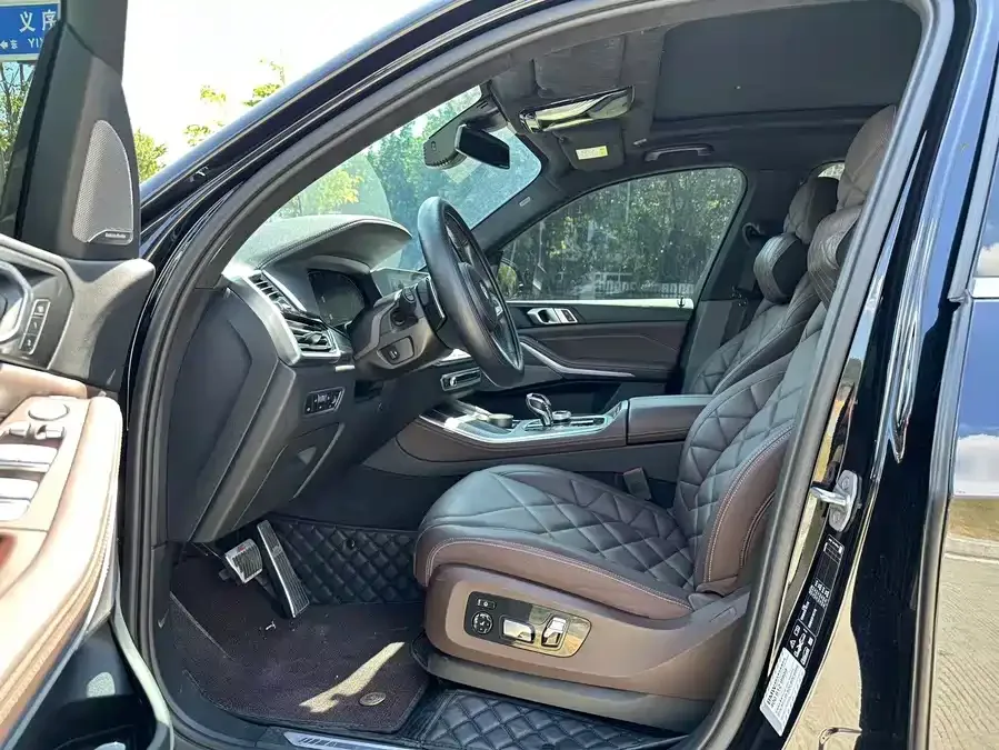 BMW X5 2022 facelift xDrive 40Li M Sport package 2023 — миниатюра 3