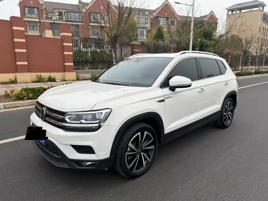 Volkswagen Tiguan (Tharu) Tuyue 2022 280TSI 2WD Luxury Edition 2022 — фото 1, купить с доставкой в Москву