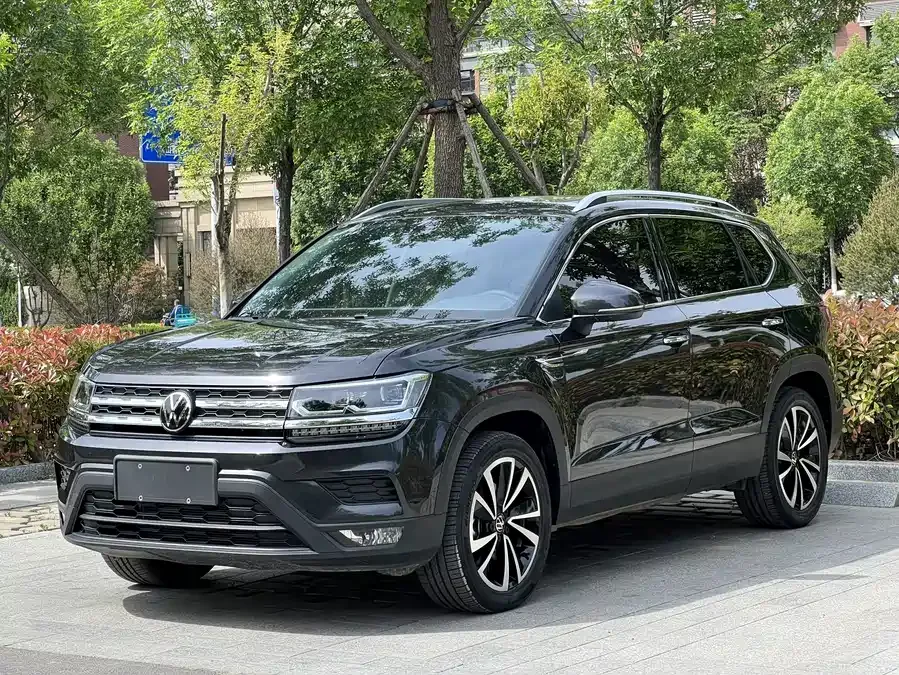 Volkswagen Tiguan (Tharu) Tuyue 2022 280TSI 2WD Luxury Edition 2023 — фото 1, купить с доставкой в Москву