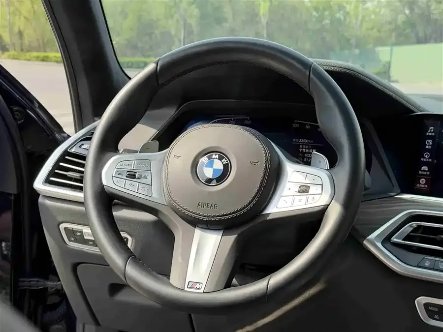 BMW X5 2022 facelift xDrive 40Li M Sport package 2023 — миниатюра 4