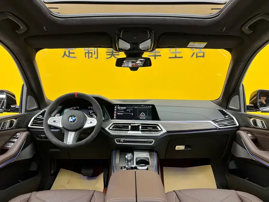 BMW X5 2022 facelift xDrive 40Li M Sport package 2023 — миниатюра 3