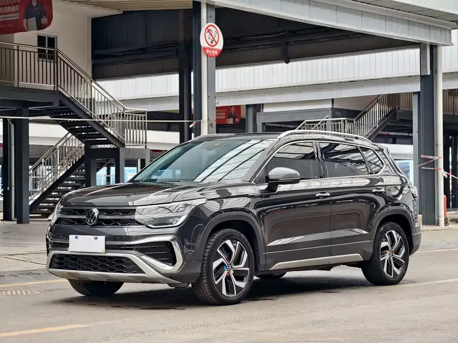 Volkswagen Tiguan (Tharu) Tuyue 2023 300TSI 2WD Full Moon Edition 2023 — фото 1, купить с доставкой в Москву