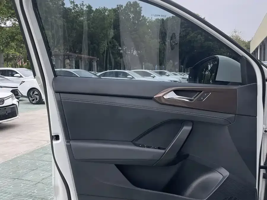 Volkswagen Tiguan (Tharu) Tuyue 2022 280TSI 2WD Luxury Edition 2023 — миниатюра 5