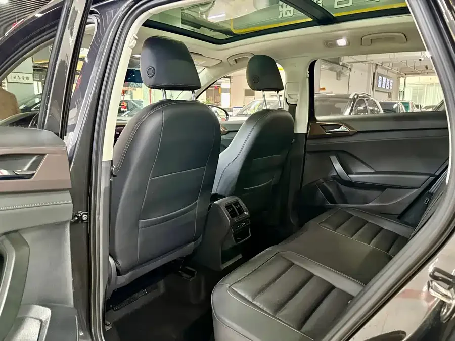 Volkswagen Tiguan (Tharu) Tuyue 2022 280TSI 2WD Luxury Edition 2022 — миниатюра 3