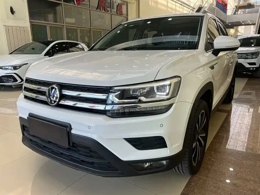 Volkswagen Tiguan (Tharu) Tuyue 2022 280TSI 2WD Luxury Edition 2022 — фото 1, купить с доставкой в Москву