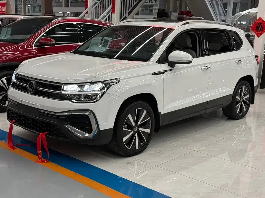 Volkswagen Tiguan (Tharu) 2023 Tuyue 300TSI 2WD Bright Moon Edition 2024 — фото 1, купить с доставкой в Москву