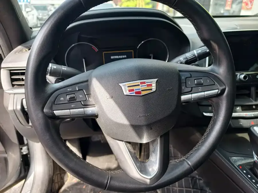 Cadillac CT4 2022 28T luxury model 2023 — миниатюра 2