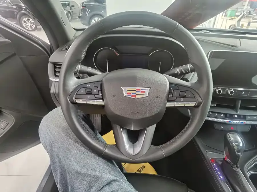 Cadillac CT4 2022 28T Fashion Model 2022 — миниатюра 4