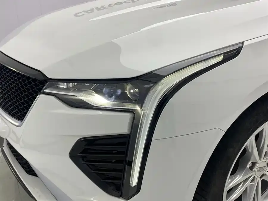 Cadillac CT4 2022 28T Fashion Model 2022 — миниатюра 3