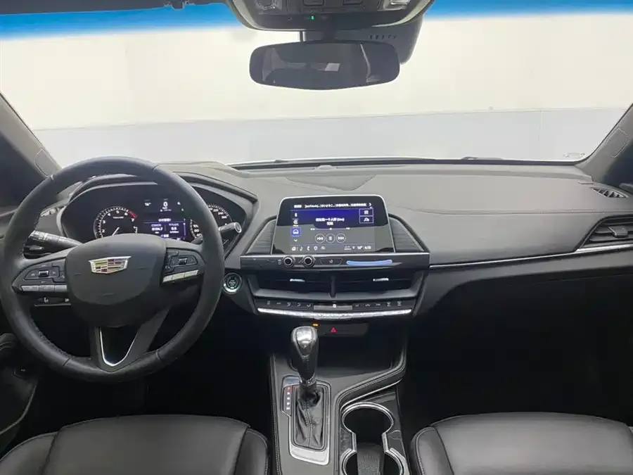 Cadillac CT4 2022 28T Fashion Model 2022 — миниатюра 4