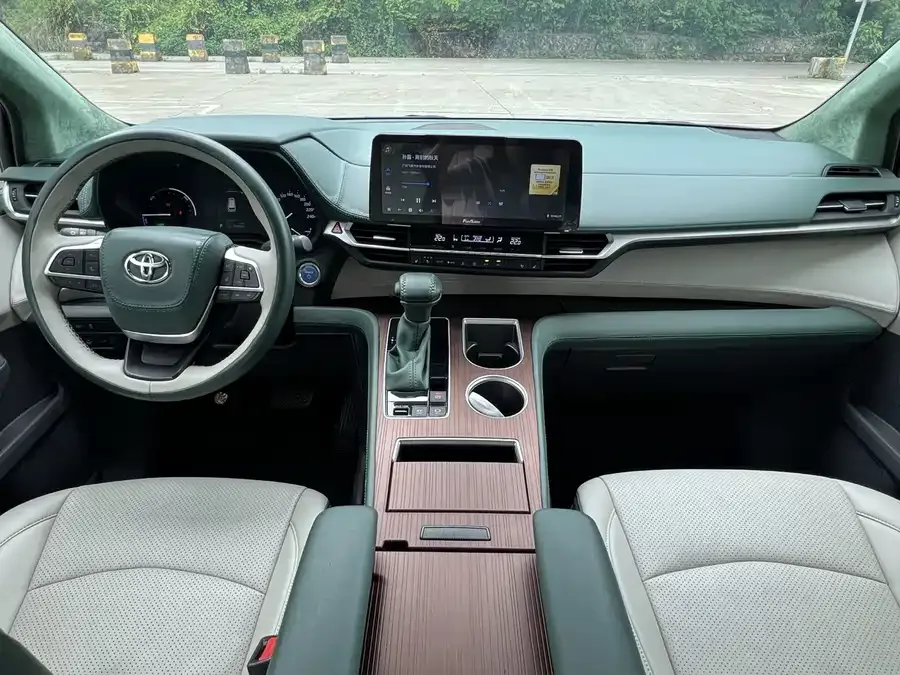 Toyota Sienna SIENNA 2021 2.5L Hybrid Comfort Edition 2022 — миниатюра 2