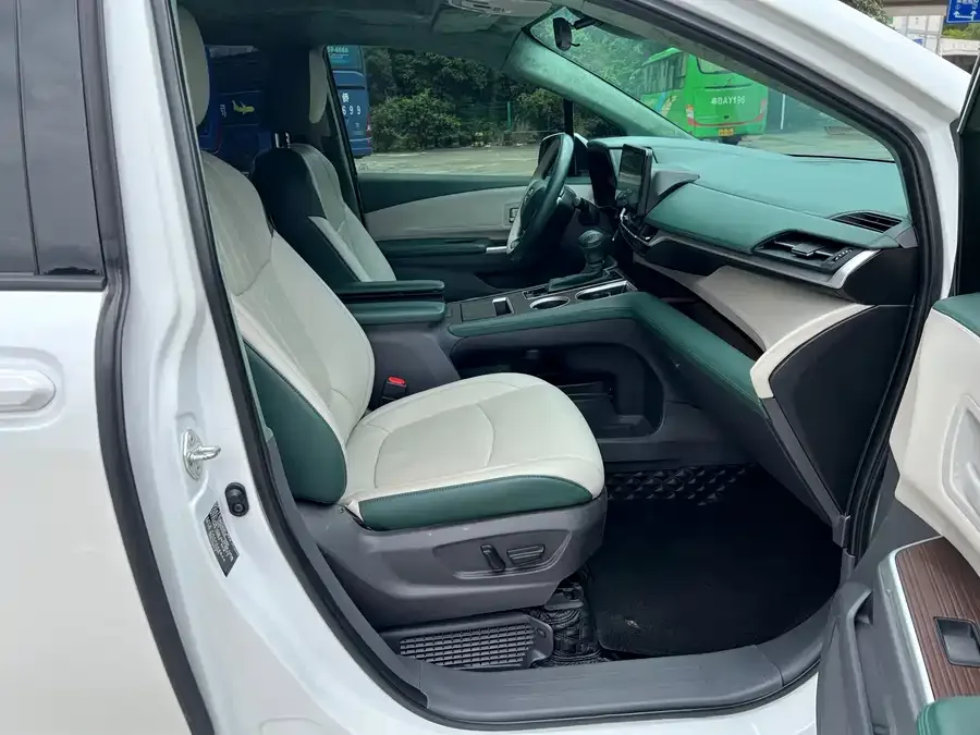 Toyota Sienna SIENNA 2021 2.5L Hybrid Comfort Edition 2022 — миниатюра 4