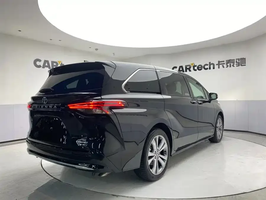 Toyota Sienna SIENNA 2024 2.5L Hybrid Premium Edition 2025 — миниатюра 2